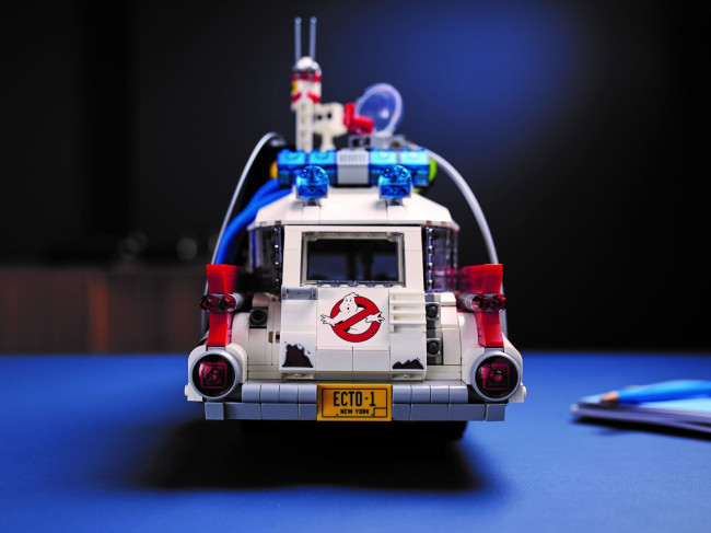 10274 Ghostbusters™ ECTO-1